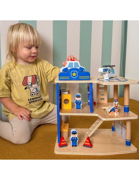 Enfant manipulant le commissariat de police 3 niveaux
