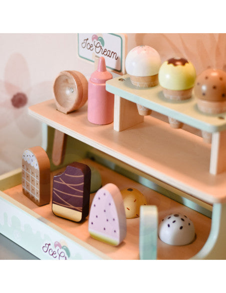 Stand de glaces en bois avec toutes les pièces